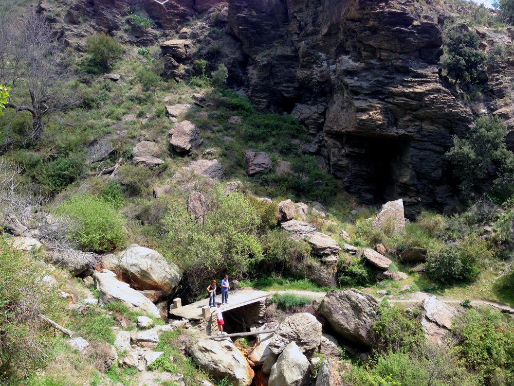 Walk from Fondales to Ferrirola